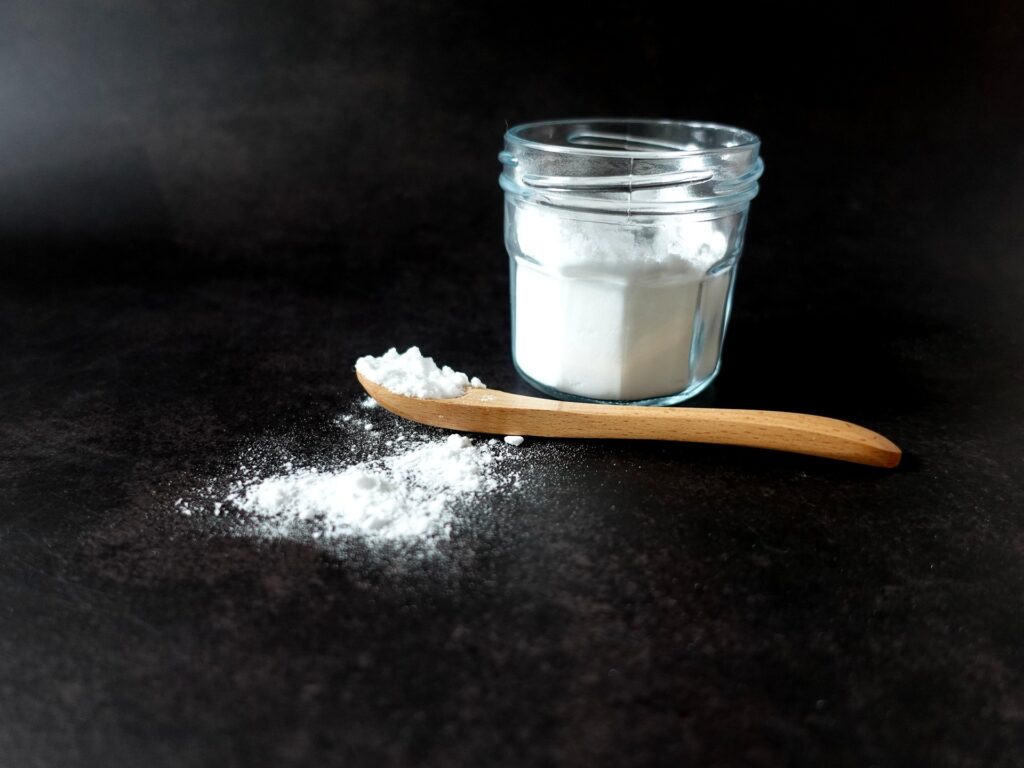 Cum îți cureți eficient scurgerea de la cadă fără să folosești soluții toxice