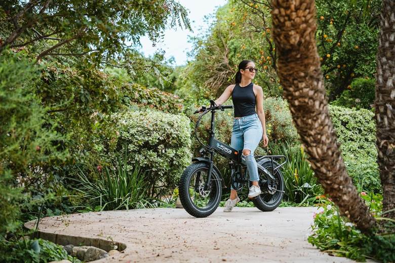 Bicicletă electrică sau clasică – ce să alegi dacă vrei o modalitate de deplasare sigură în oraș